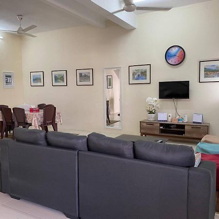 Spacious Cozy Lakeville Homestay 4 Bedrooms All With Aircond Seri Iskandar Exterior foto