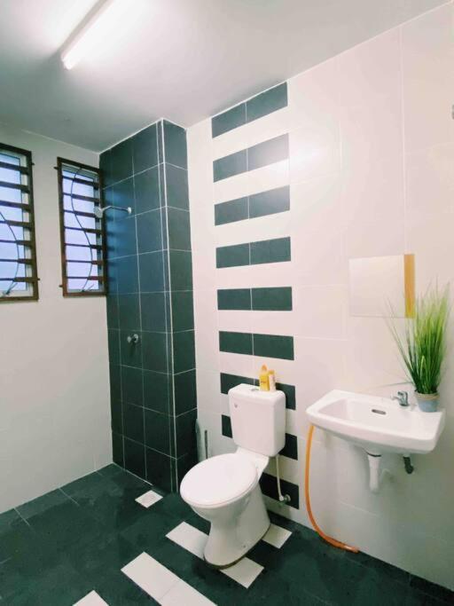 Spacious Cozy Lakeville Homestay 4 Bedrooms All With Aircond Seri Iskandar Exterior foto